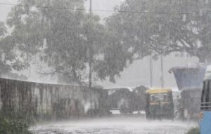 Yellow Alerts in five districts as heavy rain returns to Kerala